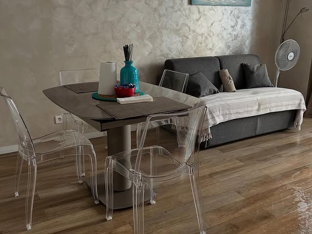 Salon table studio