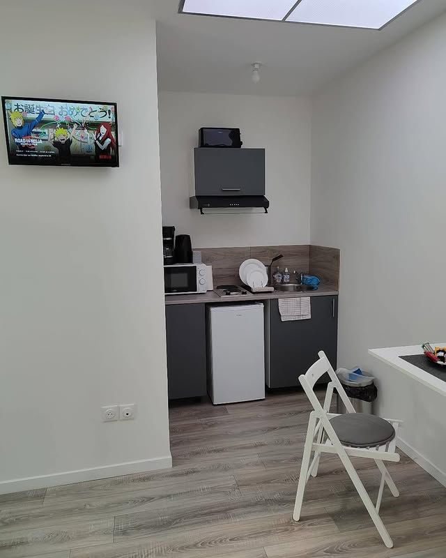 Studio kitchenette tv