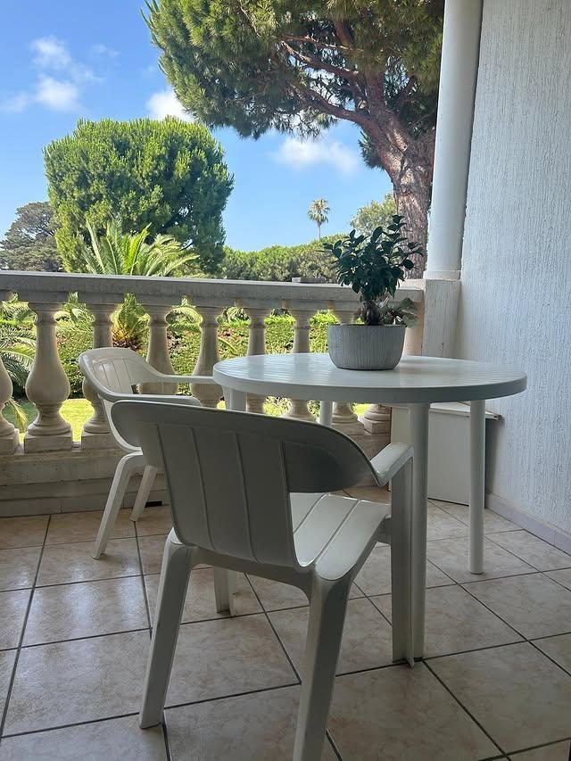 Terrasse table vue jardin
